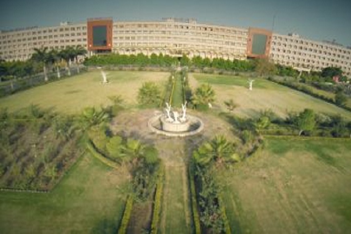 https://cache.careers360.mobi/media/colleges/social-media/media-gallery/9091/2019/5/1/campus view of Sri Aurobindo Institute of Pharmacy Indore_Campus-view.JPG
